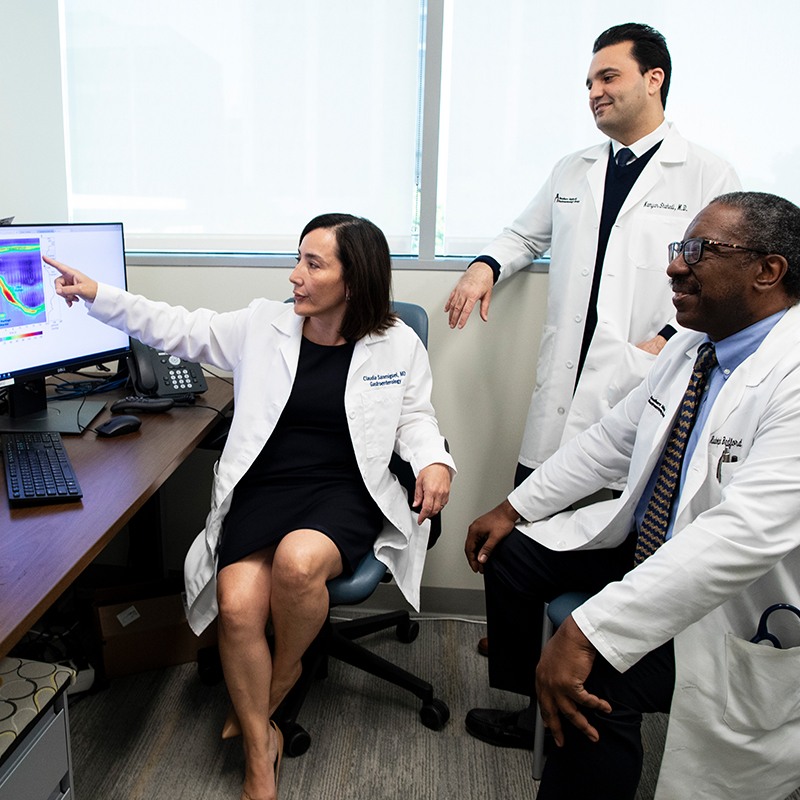 Doctors discussing information on a monitor
